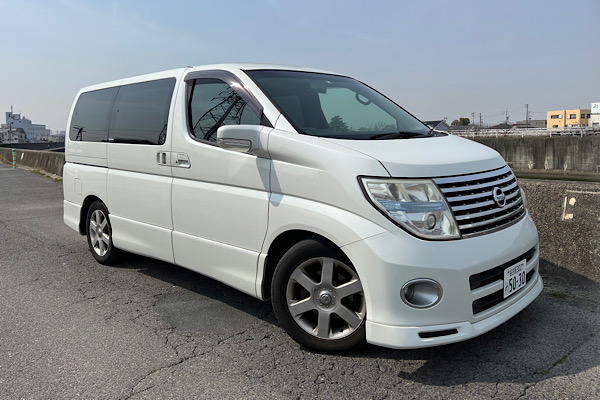 900 日産　エルグランド